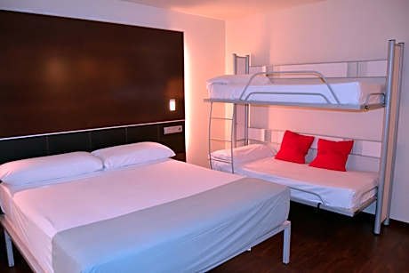 Family Room (4 Adults)