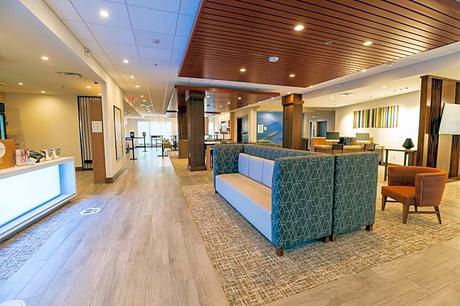 Holiday Inn Express & Suites Dayton East - Beavercreek by IHG