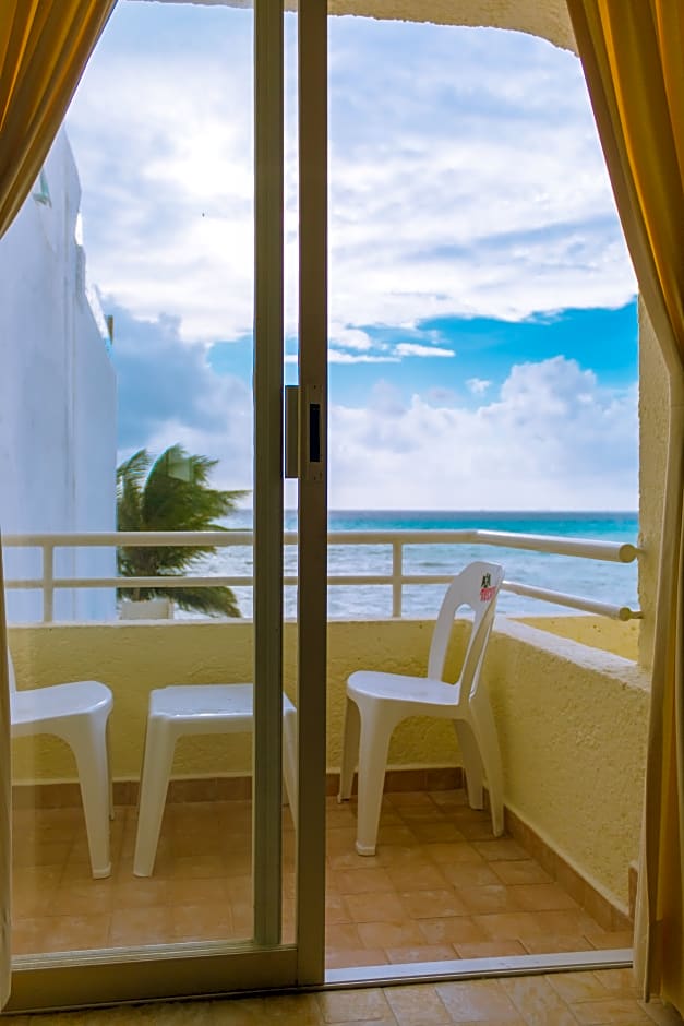 Playa Maya by MIJ - Beachfront Hotel