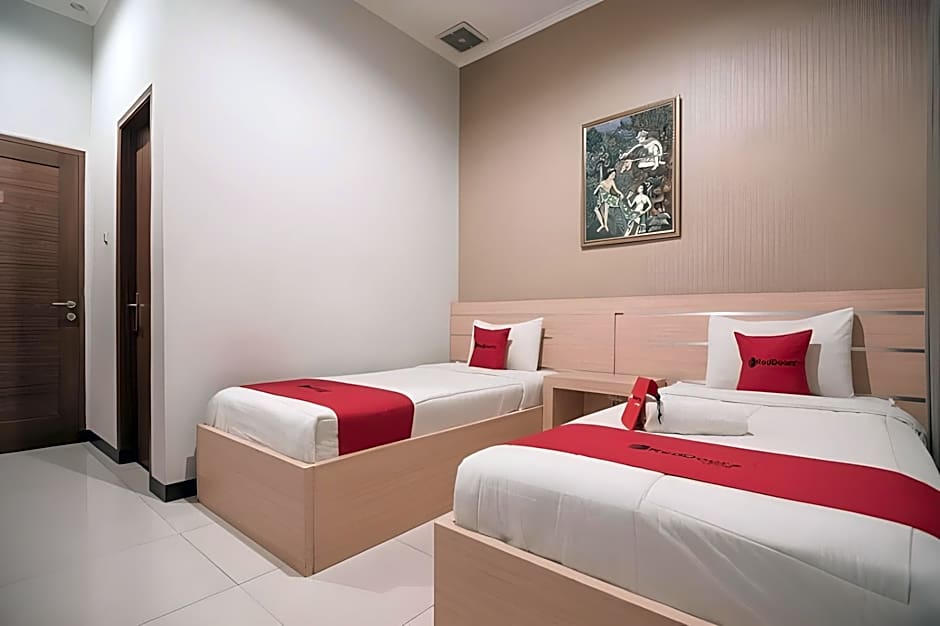 RedDoorz near Lembang Park & Zoo 2