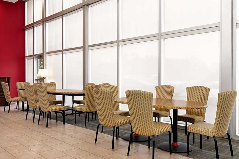 Travelodge by Wyndham Richmond Hill