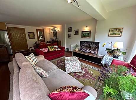 Villa with Jacuzzi and garden in Zekeriyakoy