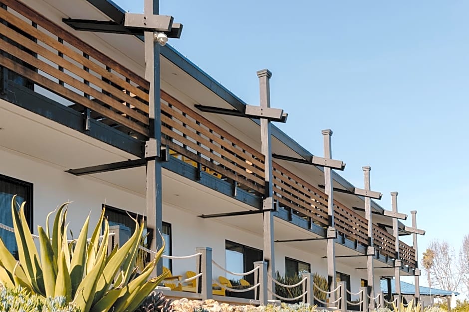 Lakehouse Hotel and Resort