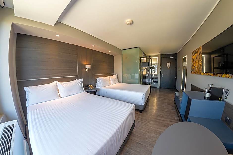 Ola Santiago Providencia, Tapestry Collection by Hilton