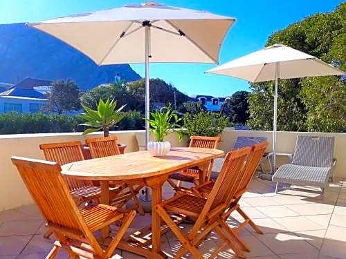 Hermanus Beachfront Lodge