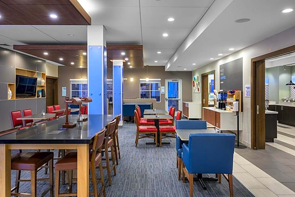 Holiday Inn Express and Suites Gilbert - East Mesa By IHG