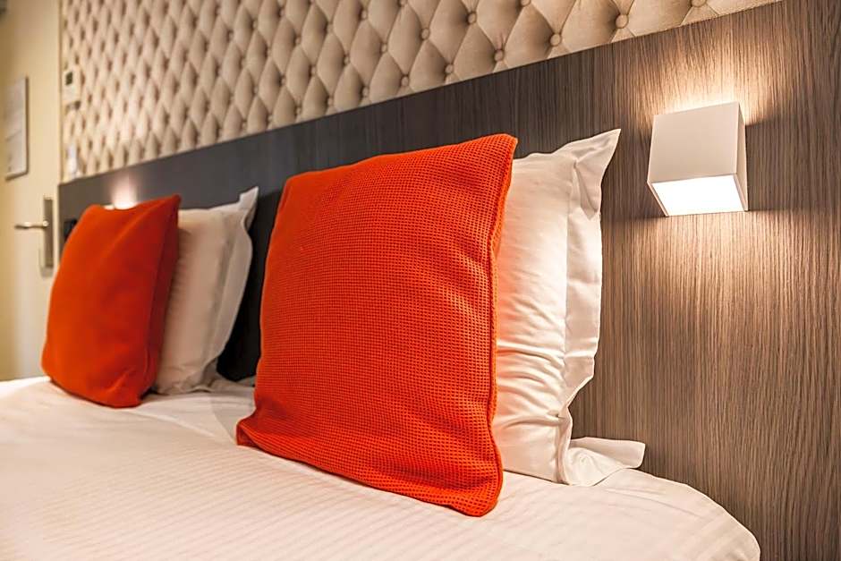 Square Hotel