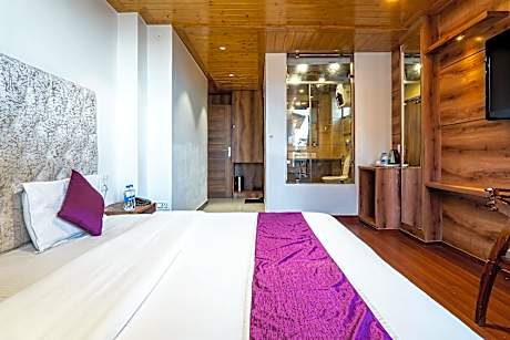 Deluxe Balcony Room