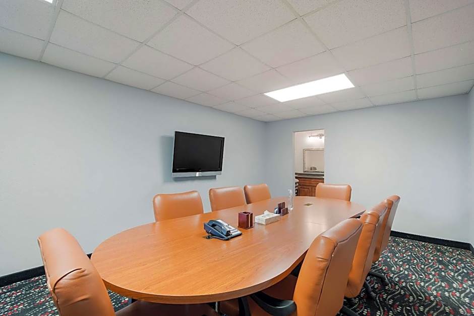 Quality Inn & Suites Conference Center Statesboro Historic District