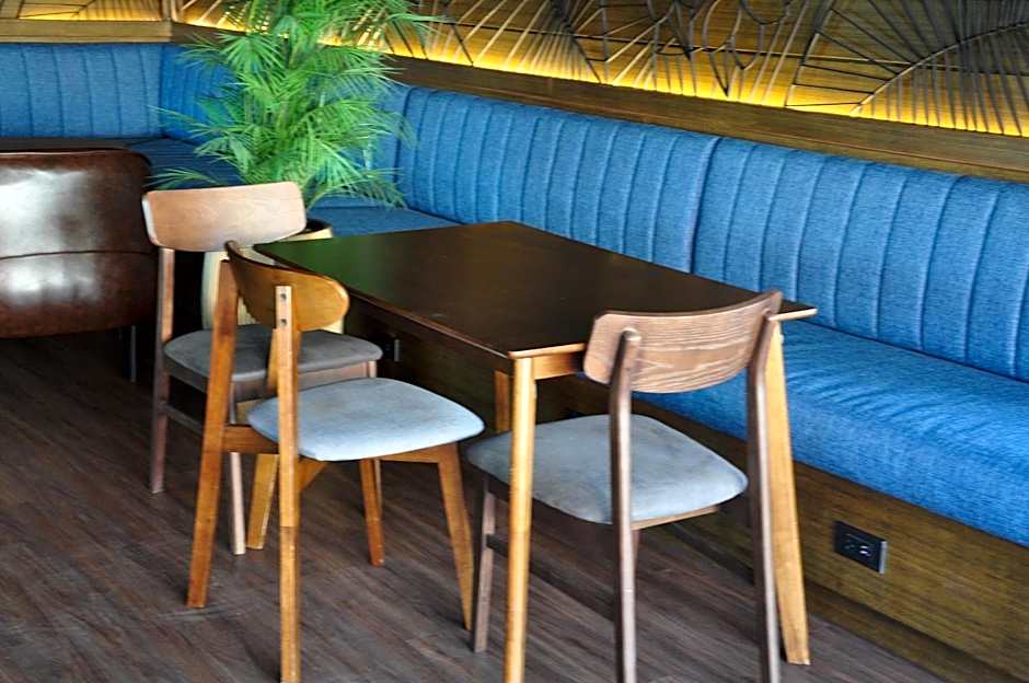 The Bedrooms Maeklong and Services Apartment