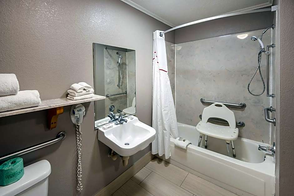 Red Roof Inn & Suites Lexington - Hamburg