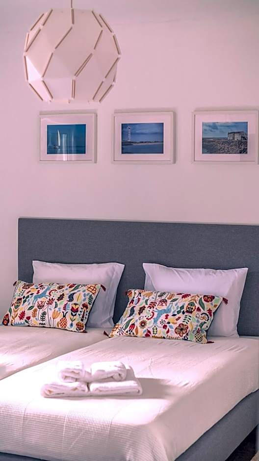 Pine House - Faro Airport, Beach and City Center