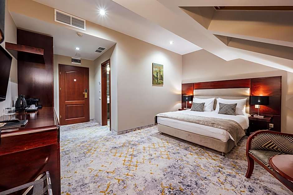 L`Art Hotel Carei