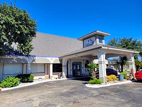 Knights Inn San Antonio near Frost Bank Center