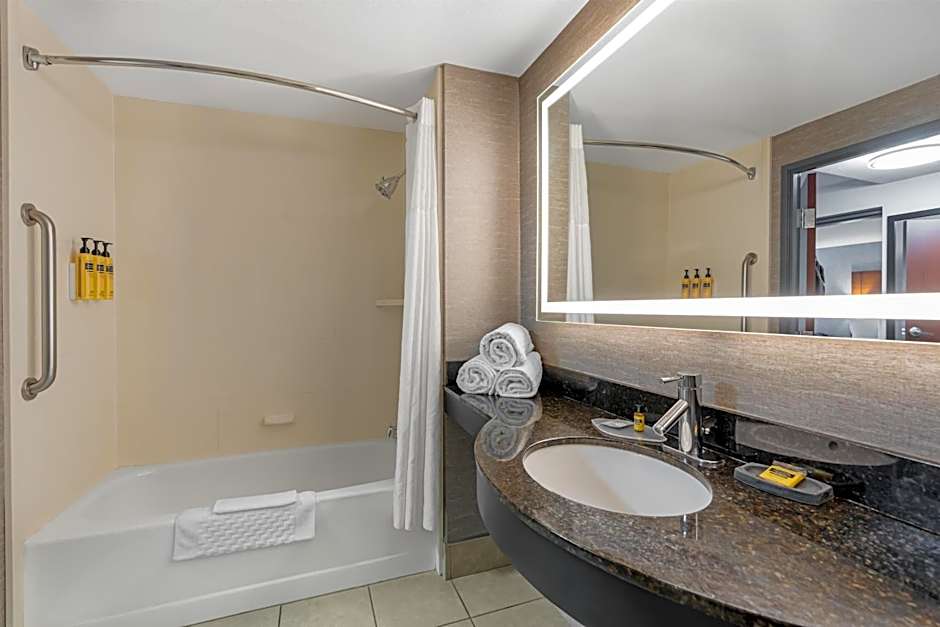 Best Western Plus Fresno Airport Hotel