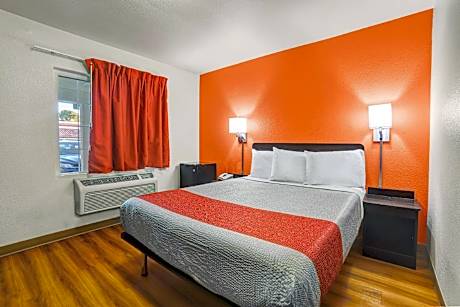 1 Queen Bed | Non-Smoking, Micfridge