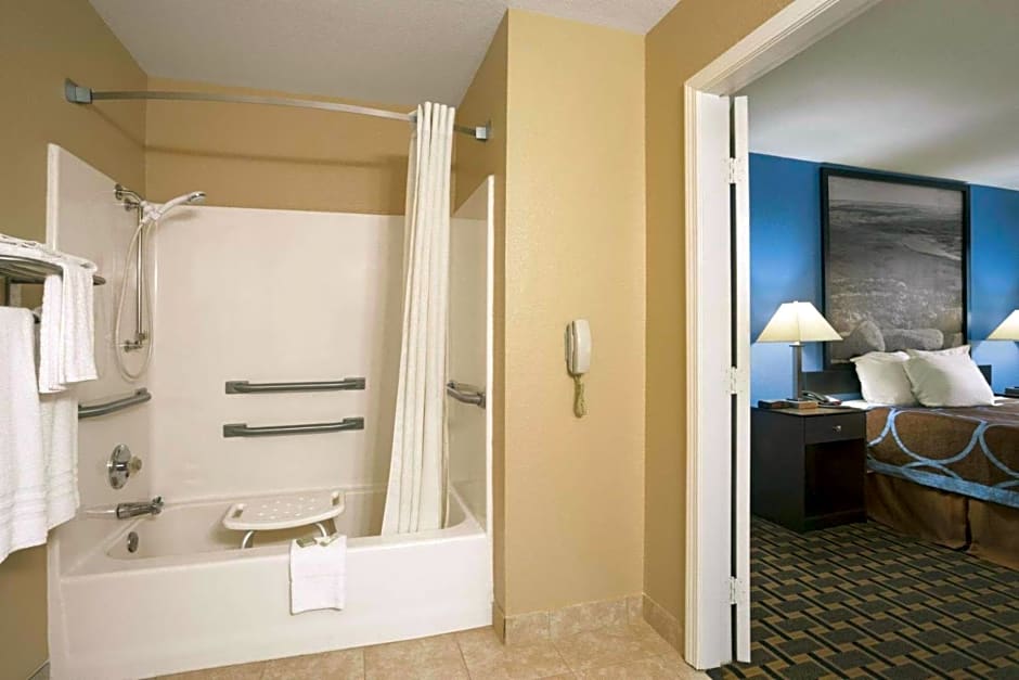 Super 8 by Wyndham Henryetta