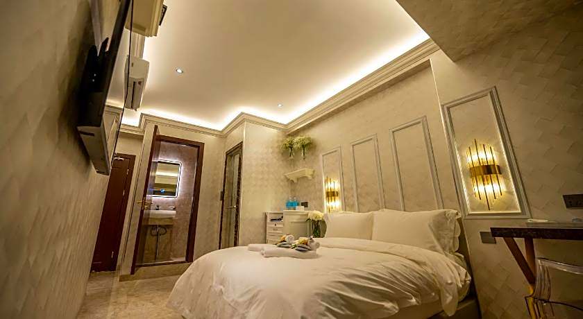 A Residence @ Between Hilton & Cititel Hotel
