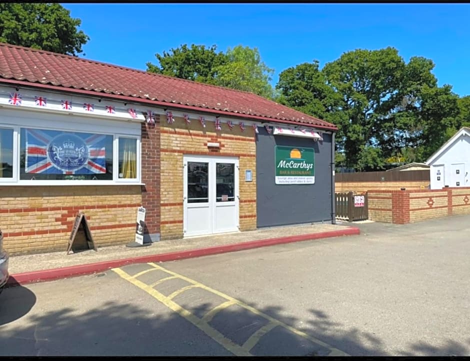 J2 static caravan at Fairway Holiday Park