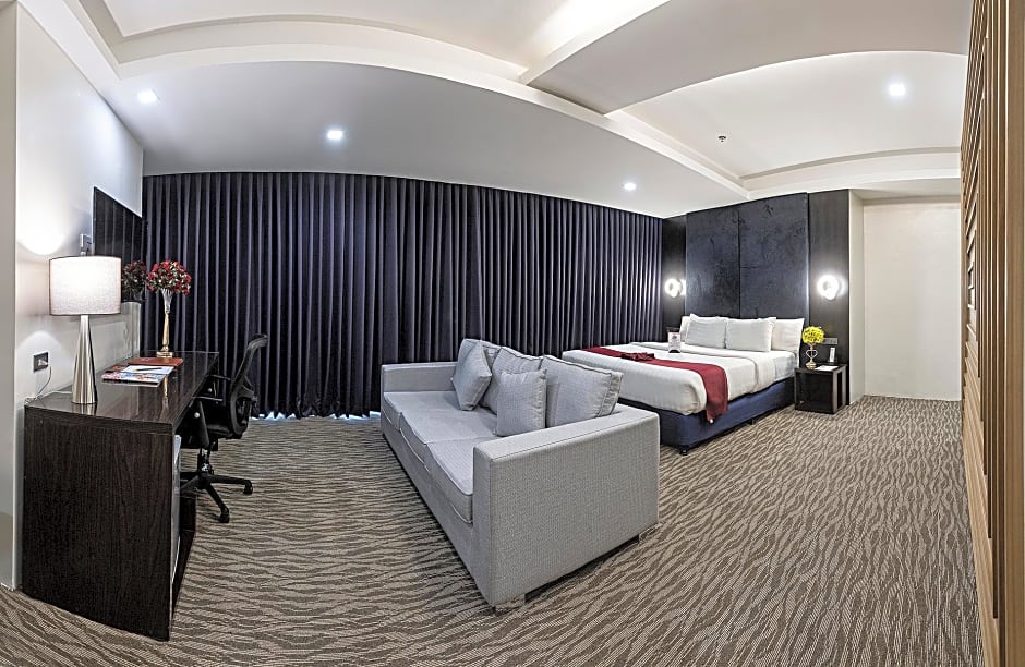 Sarrosa International Hotel And Residential Suites