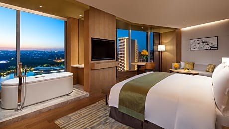 Holiday Inn Superior Suite