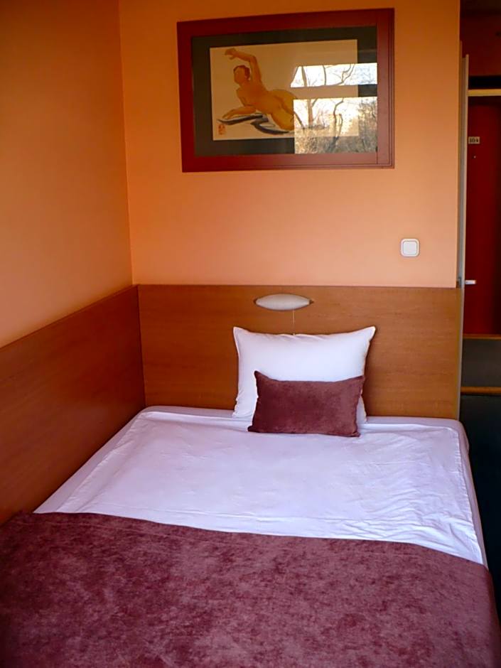 Photo 1 of 5 of Small Double Room