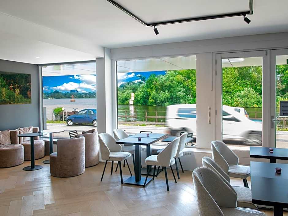 Amsterdam Lake Hotel