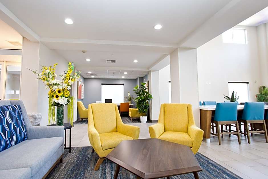 Holiday Inn Express & Suites Sacramento NE Cal Expo By IHG