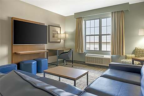 Queen Suite with Two Queen Beds and Sofa Bed - Non-Smoking