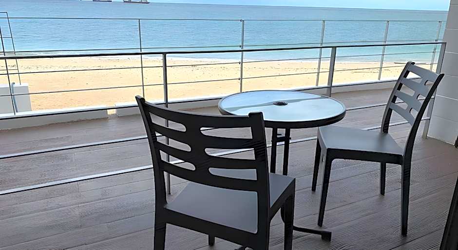 Hotel & Restaurant On the Beach Lue