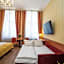 Pension Opera Suites I Self Check In I AC in all rooms