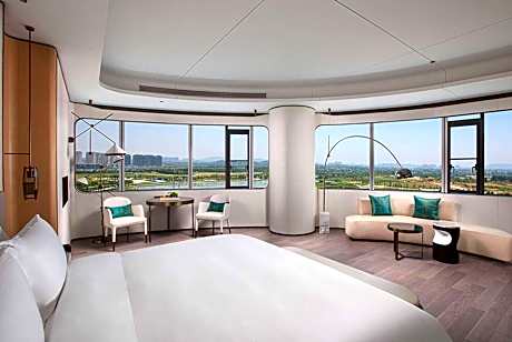 Deluxe Lake View Suite