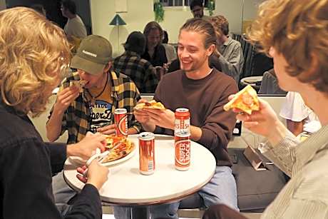 Gspot Hostels & Love Triangles Pizzeria