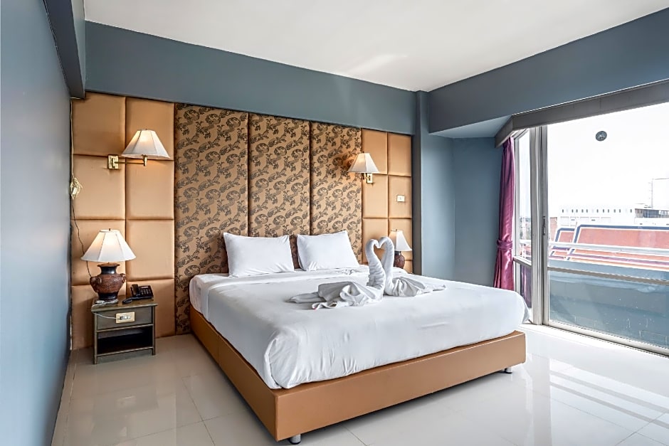 Ayothaya Riverside Hotel