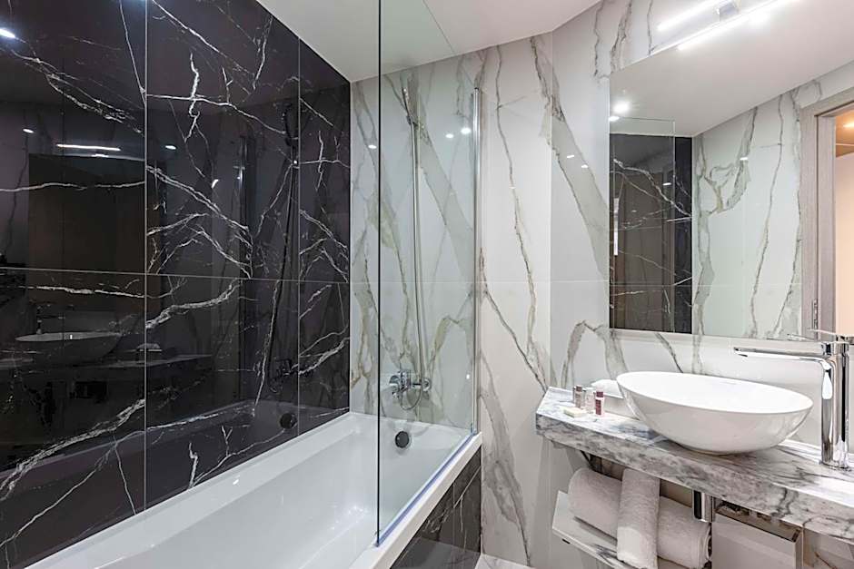 Brit Hotel Privilege Paris Rosny-sous-Bois