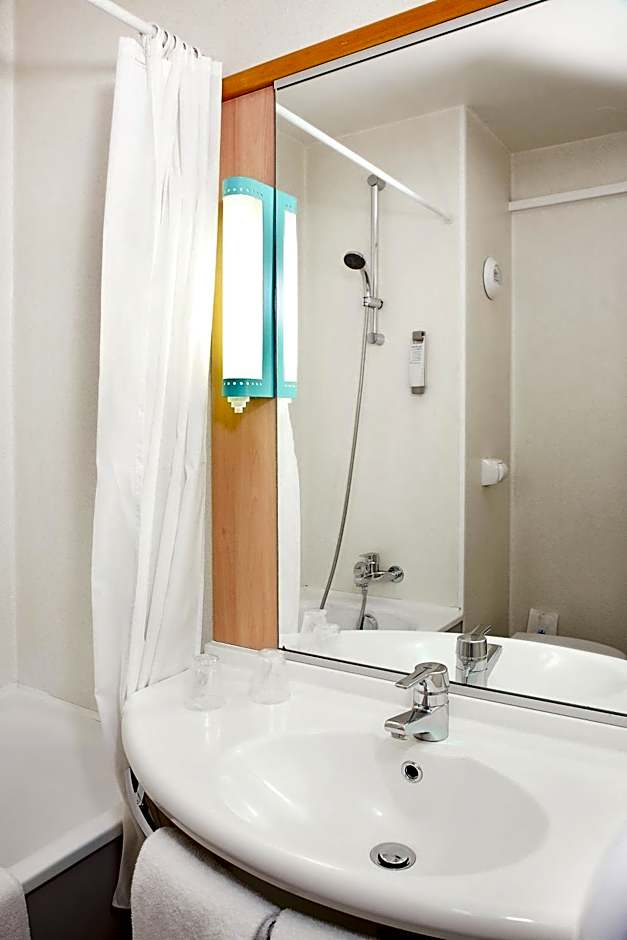 ibis Paris Pantin Eglise