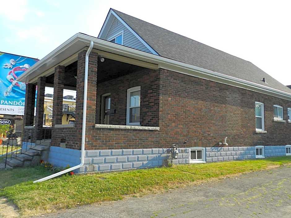 Kings Inn Near the Falls