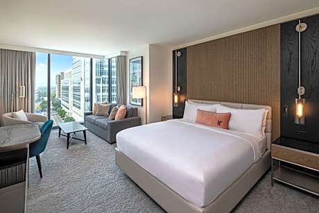 Concierge Level Large King Room with Sofa Bed