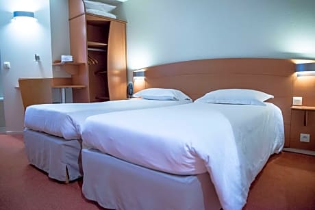 Triple Room (1 Double Bed + 1 Single Bed)