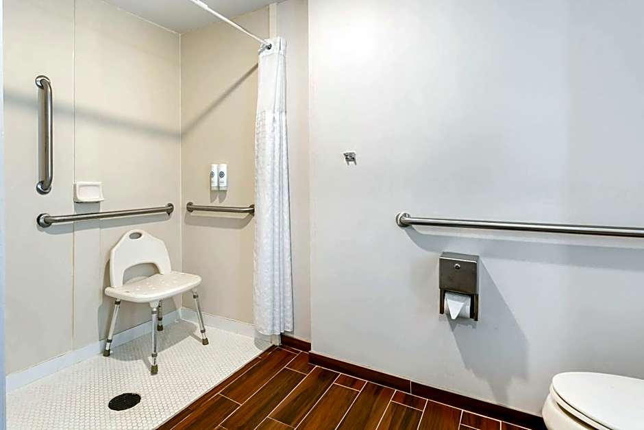 Comfort Suites East Brunswick - South River