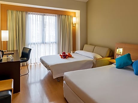 Standard Room with Queen Bed
