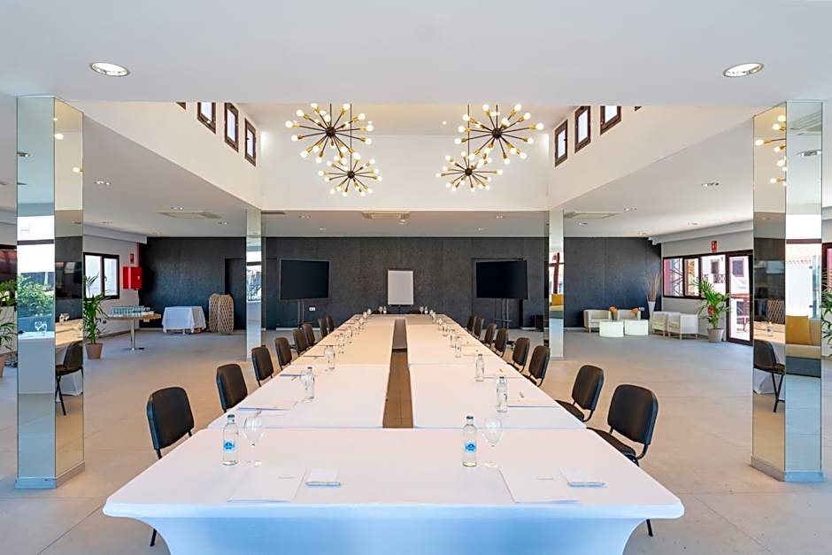 Occidental Roca Negra - Adults Only