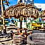 Walkabout 5 Retro Hotel on the beach with live music and a bar