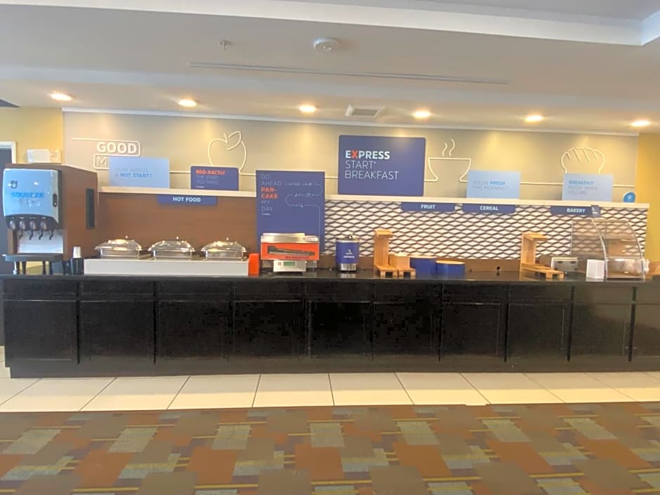 Holiday Inn Express and Suites Detroit North-Troy By IHG