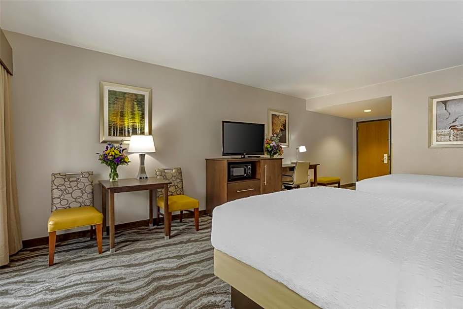 Best Western Plus River Escape Inn & Suites