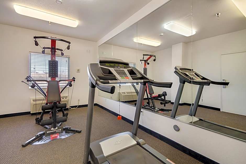 Howard Johnson by Wyndham Lemoore