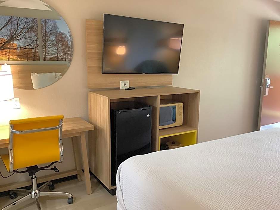 Days Inn by Wyndham Kingdom City