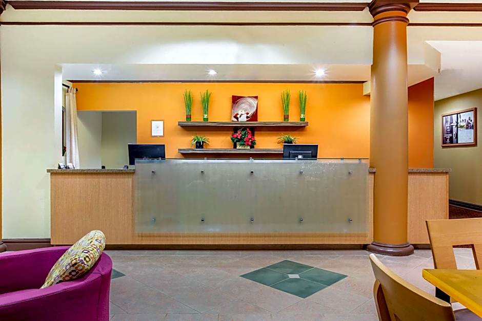 La Quinta Inn & Suites by Wyndham Raleigh Crabtree