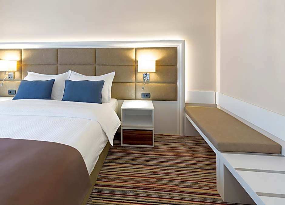 Hotel TESLA - Smart Stay Garni