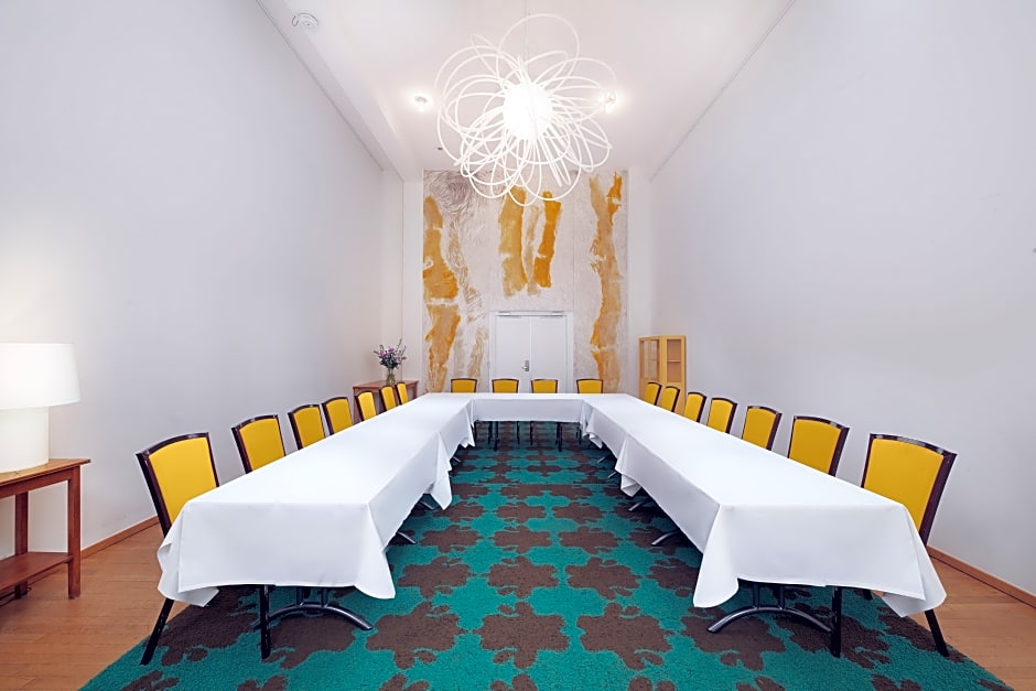 Lloyd Hotel